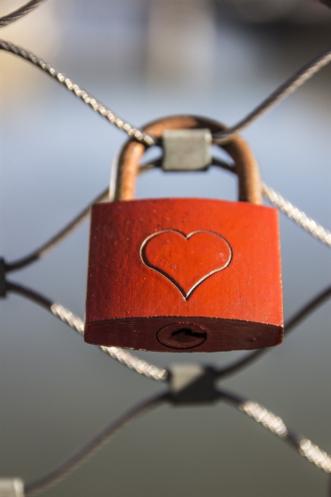 chain lock with etched heart